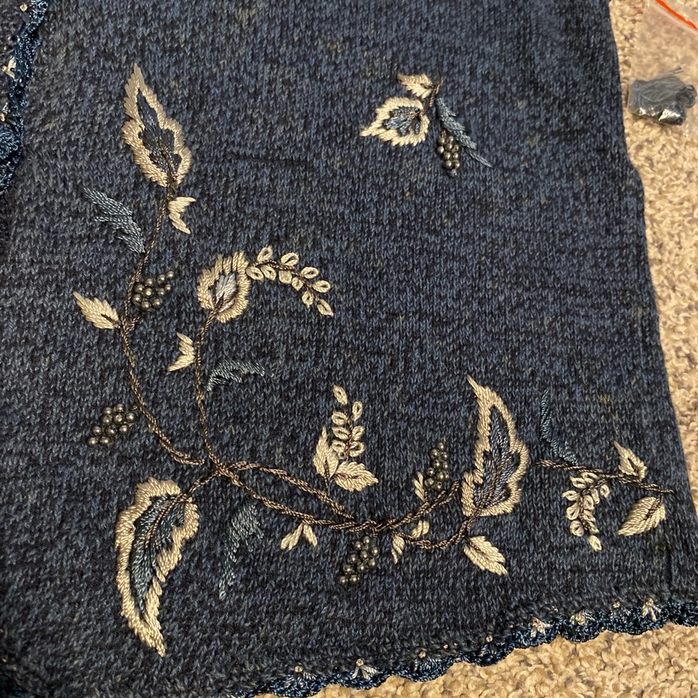 Sophisticated Stitch Navy Floral Women's Top - Picture 4 of 5